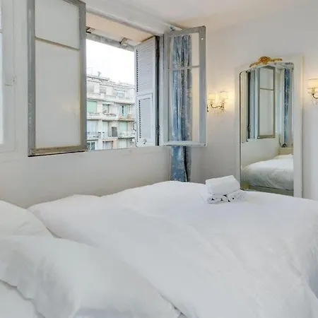 Sunny Corner Apartment